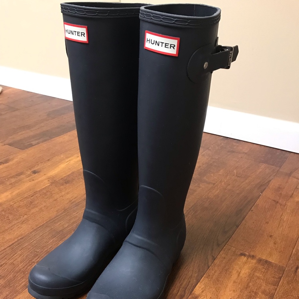 Navy Hunter Boots! 💋💃💦☔️